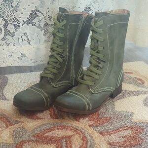 Green Lace-Up Women's Boots